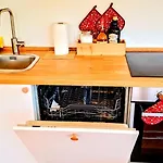 New Alps View Design Flat - Free Parking, Quiet, Hospital & Center Appartement *