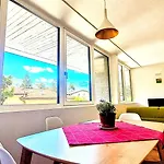 Apartamento New Alps View Design Flat - Free Parking, Quiet, Hospital & Center