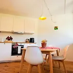 Apartamento New Alps View Design Flat - Free Parking, Quiet, Hospital & Center *