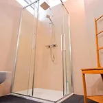 Apartamento New Alps View Design Flat - Free Parking, Quiet, Hospital & Center *