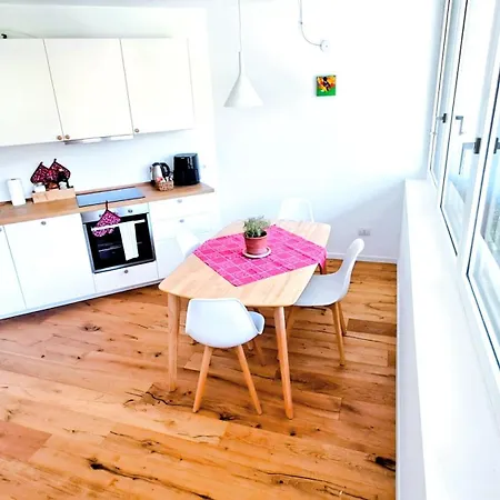 Apartment New Alps View Design Flat - Free Parking, Quiet, Hospital & Center *