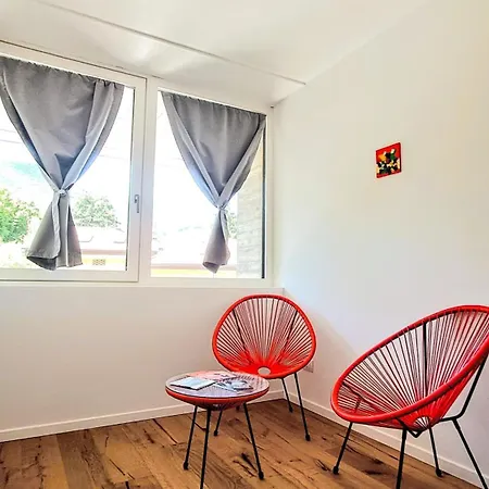 New Alps View Design Flat - Free Parking, Quiet, Hospital & Center Apartment *