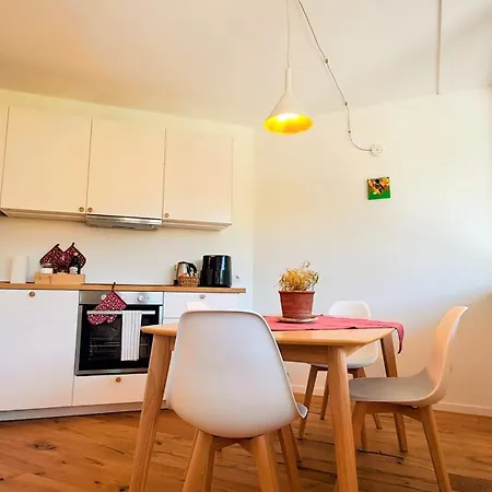 Apartment New Alps View Design Flat - Free Parking, Quiet, Hospital & Center *