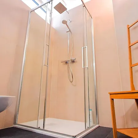 Apartment New Alps View Design Flat - Free Parking, Quiet, Hospital & Center *