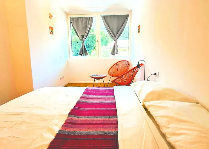 Apartamento New Alps View Design Flat - Free Parking, Quiet, Hospital & Center *