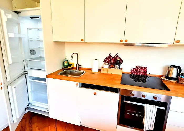 Apartamento New Alps View Design Flat - Free Parking, Quiet, Hospital & Center