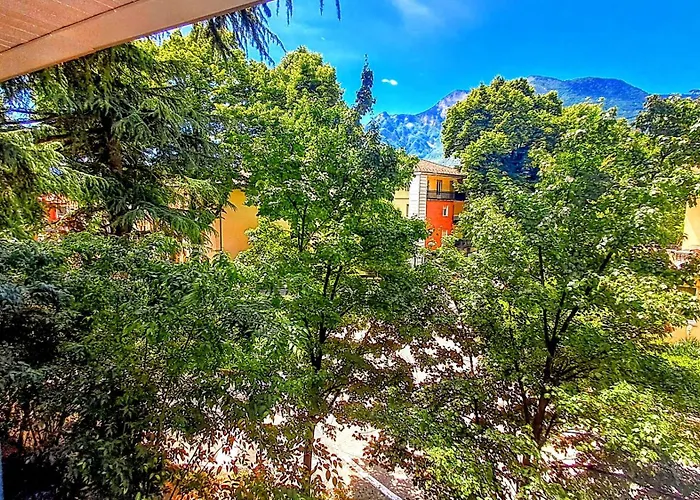 New Alps View Design Flat - Free Parking, Quiet, Hospital & Center Apartamento *