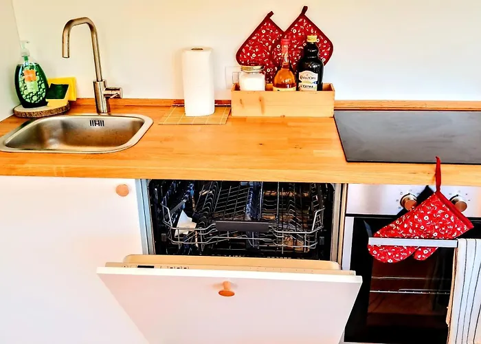 New Alps View Design Flat - Free Parking, Quiet, Hospital & Center 公寓 *