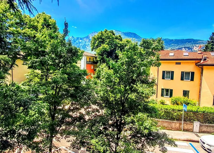 公寓 New Alps View Design Flat - Free Parking, Quiet, Hospital & Center