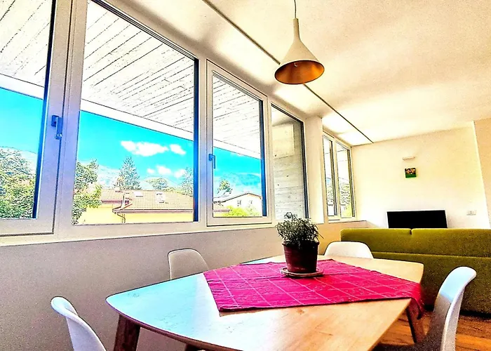 Apartamento New Alps View Design Flat - Free Parking, Quiet, Hospital & Center