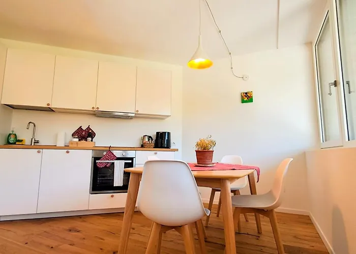 Apartamento New Alps View Design Flat - Free Parking, Quiet, Hospital & Center *