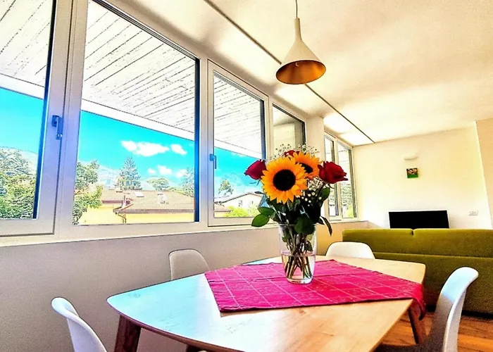 Apartamento New Alps View Design Flat - Free Parking, Quiet, Hospital & Center