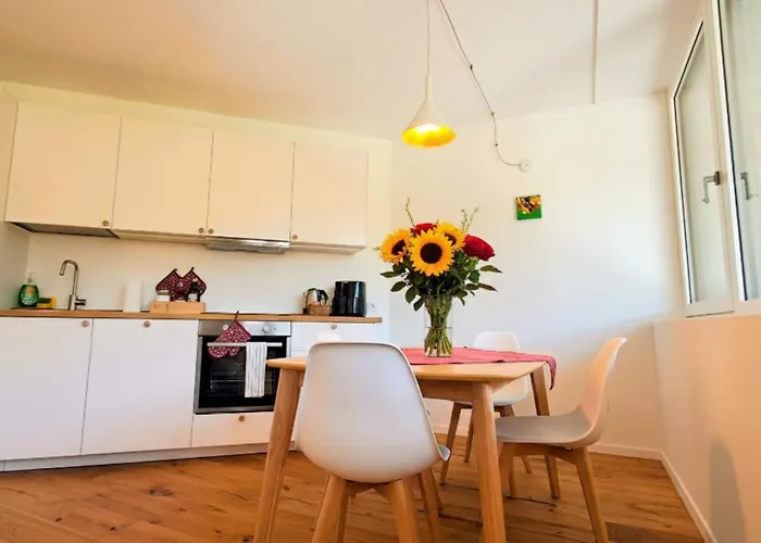 New Alps View Design Flat - Free Parking, Quiet, Hospital & Center Apartamento